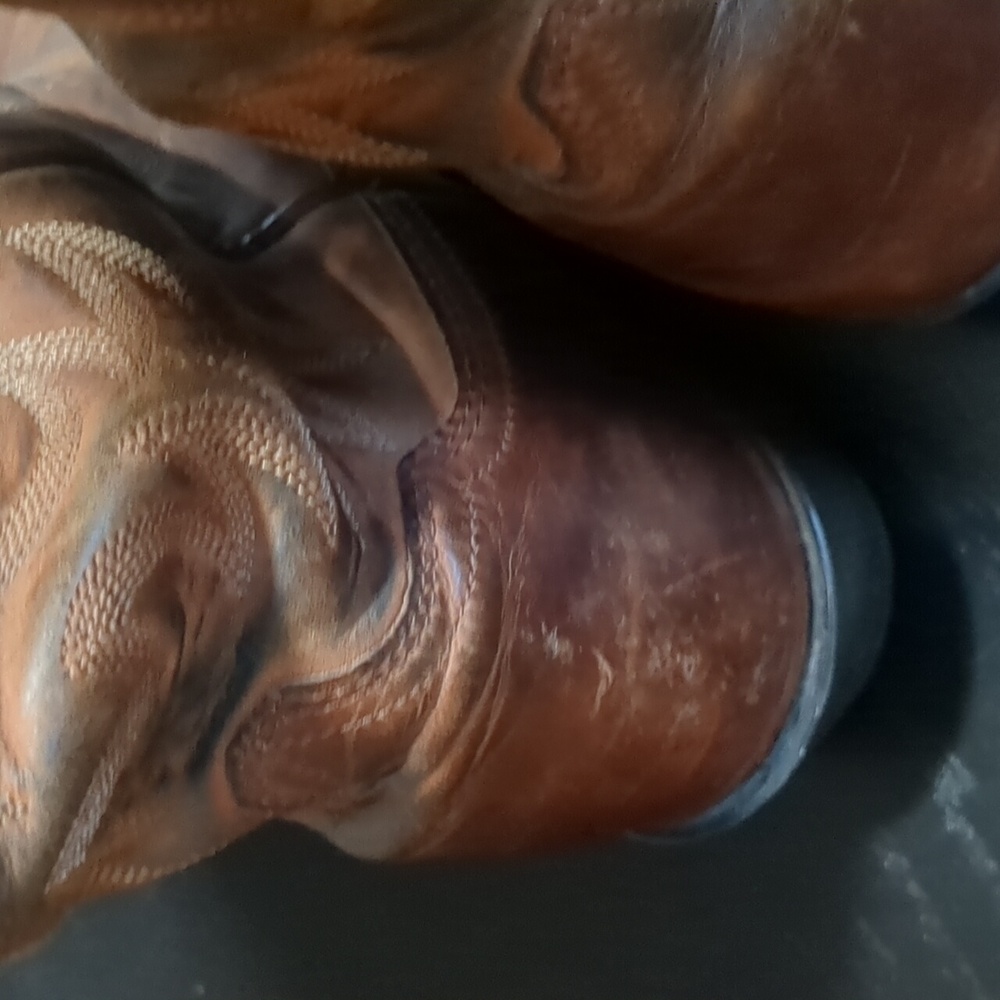 Men’s Ariat size-10D Brown Leather Cowboy Boots - Picture 11 of 17
